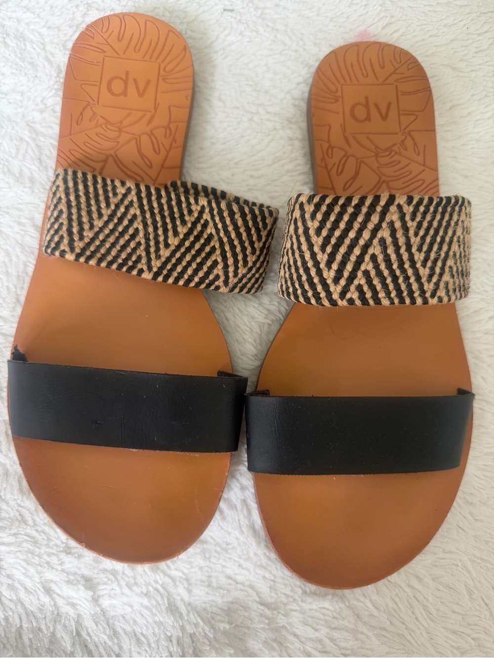 Dolce Vita Women’s Black Woven Pattern Sandals Size 9.5